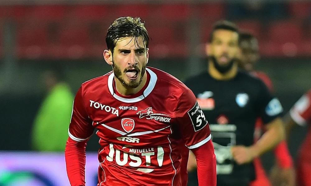 Γάλλος διεθνής ποδοσφαιριστής ψάχνει ομάδα με αγγελία στο διαδίκτυο!